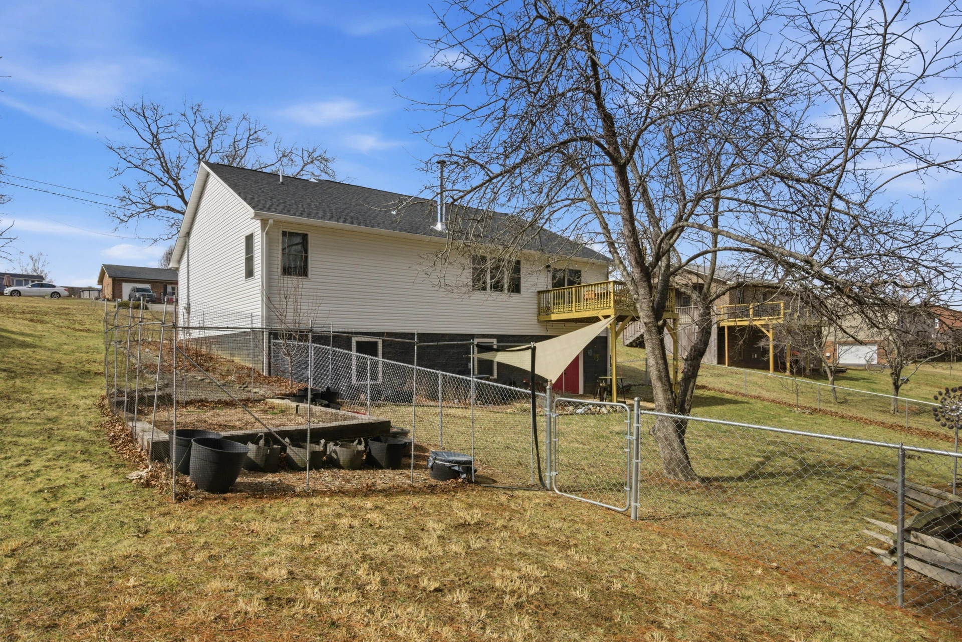 209 Courtland CIR - Photo 38