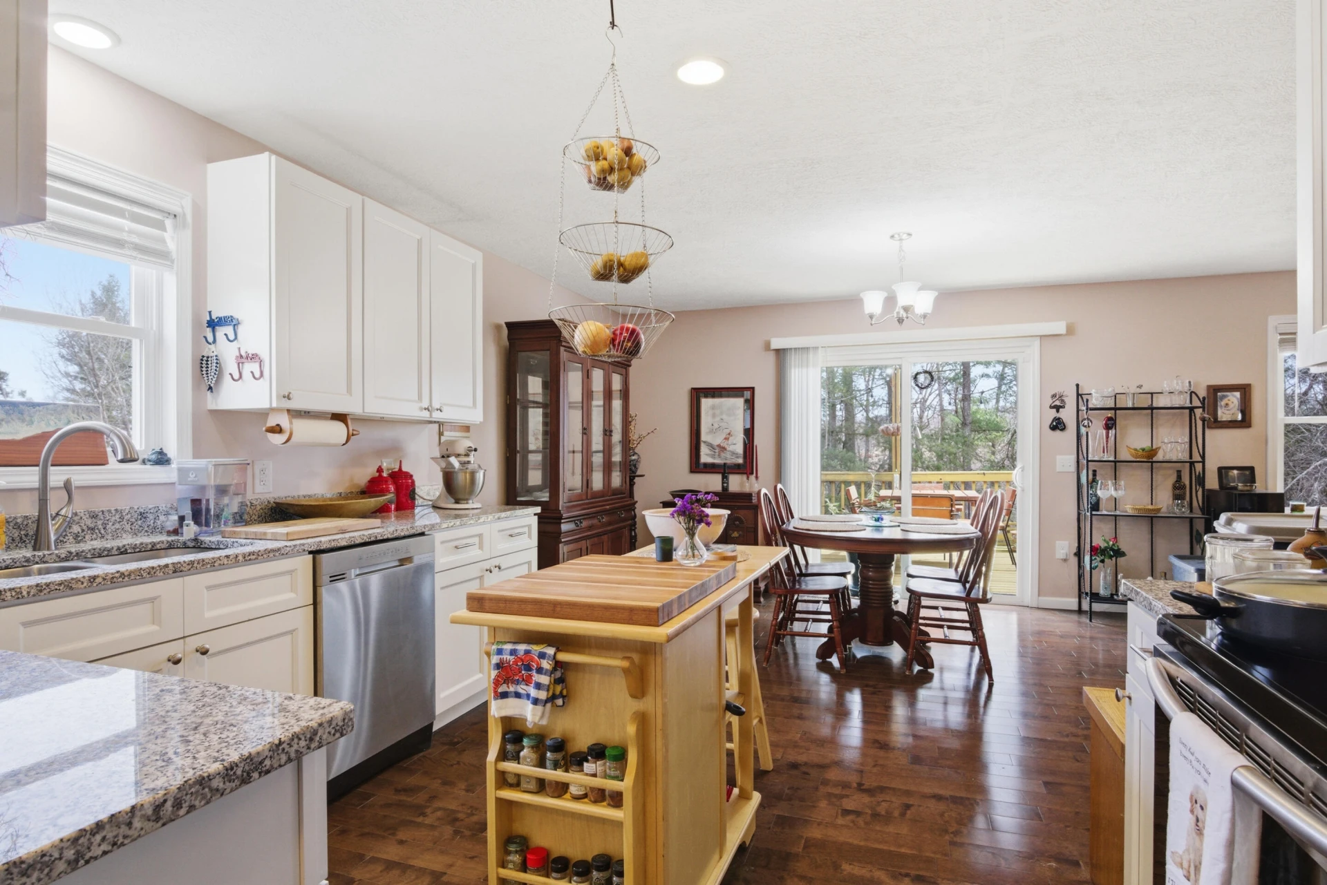 209 Courtland CIR - Photo 44