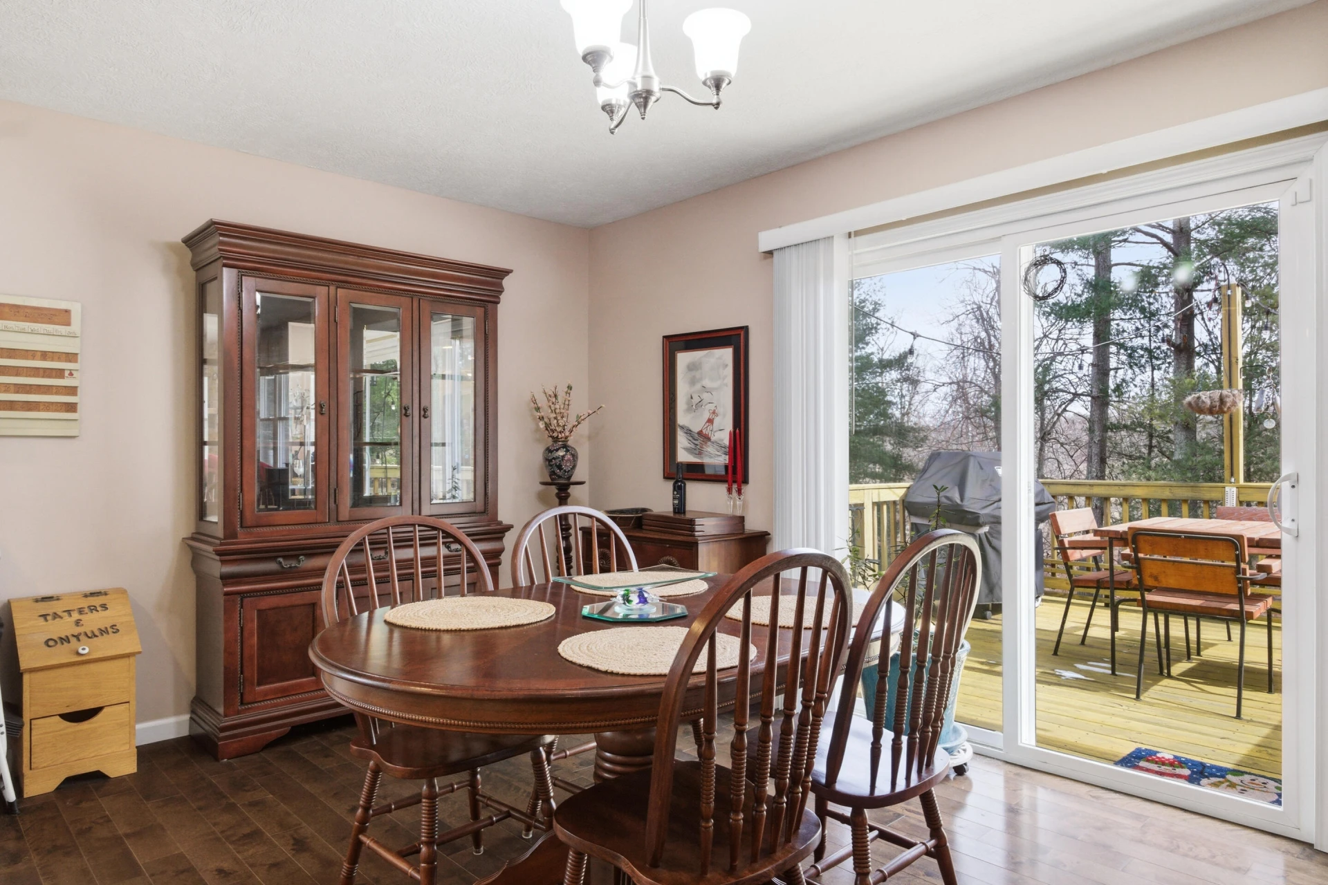 209 Courtland CIR - Photo 7