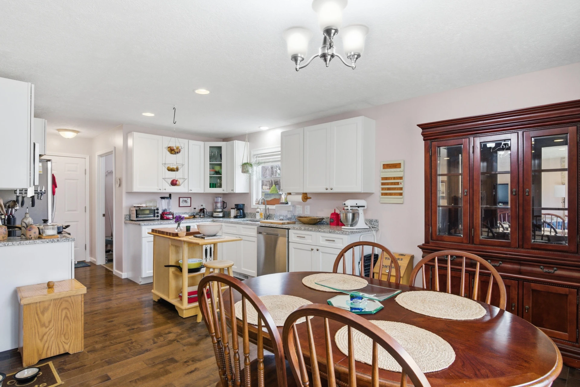 209 Courtland CIR - Photo 8