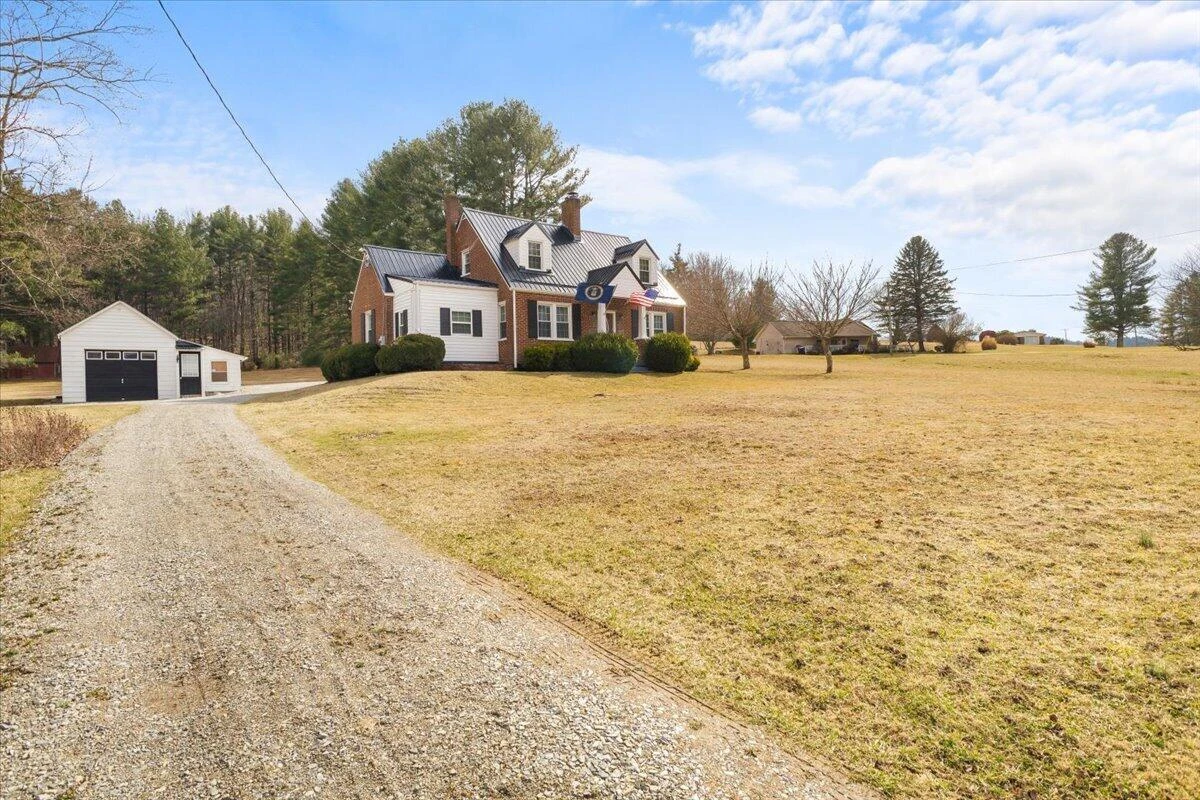 10664 Bent Mountain RD - Photo 2