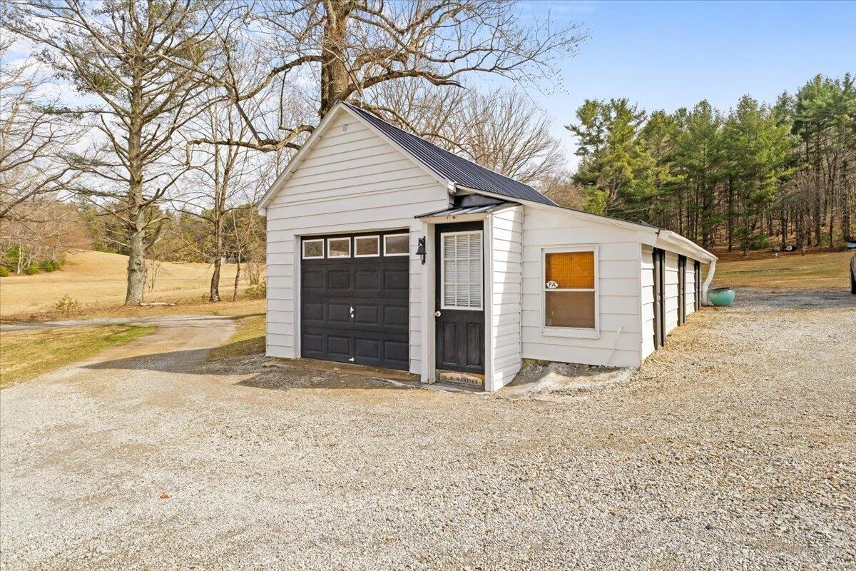 10664 Bent Mountain RD - Photo 26