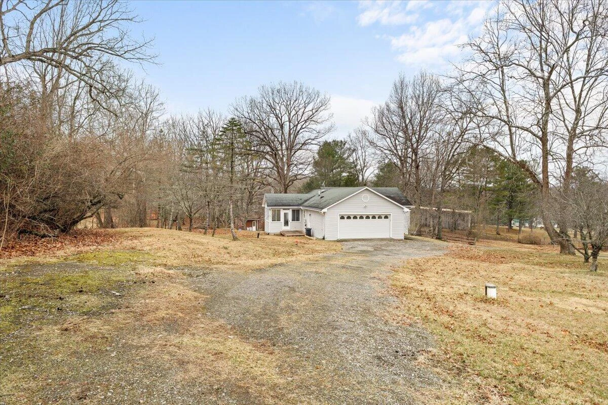 1297 Flowing Spring RD - Photo 38