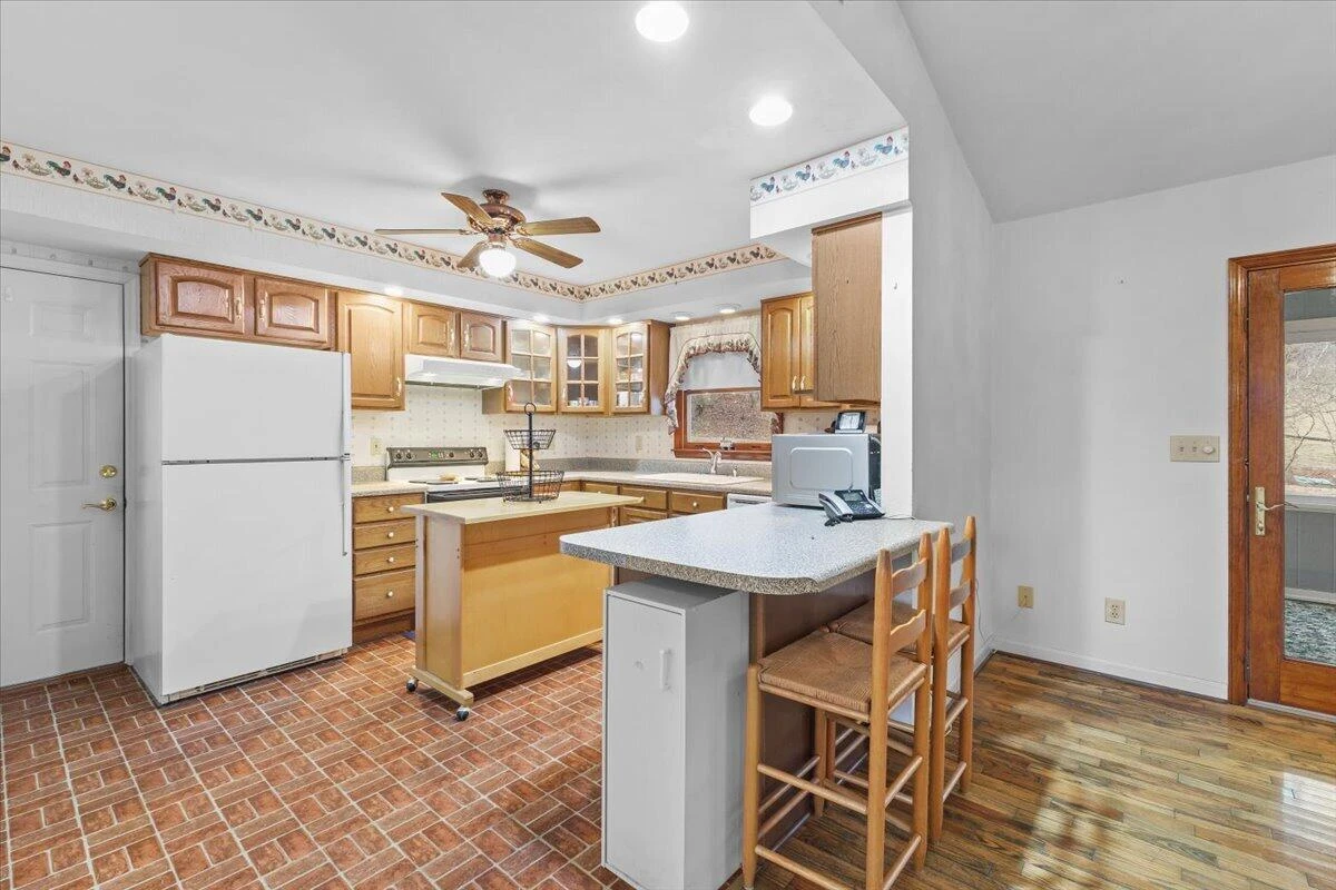 1297 Flowing Spring RD - Photo 6