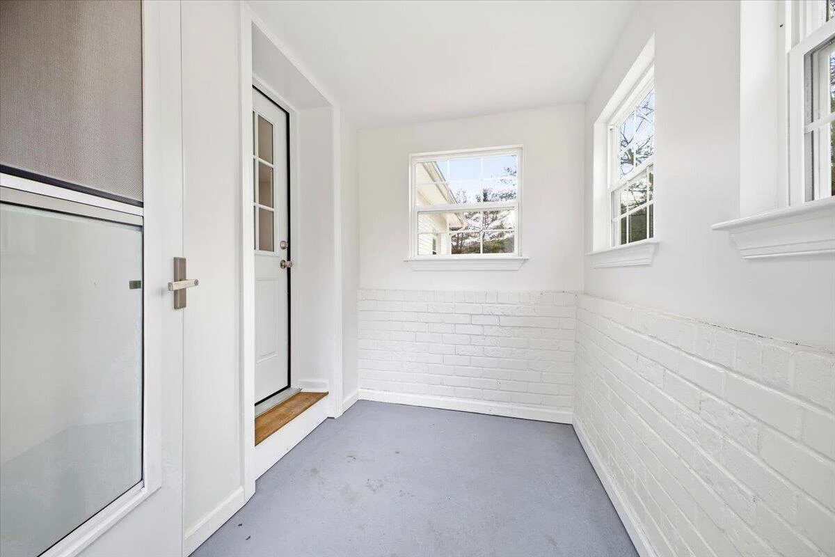 7202 Merriman RD - Photo 8
