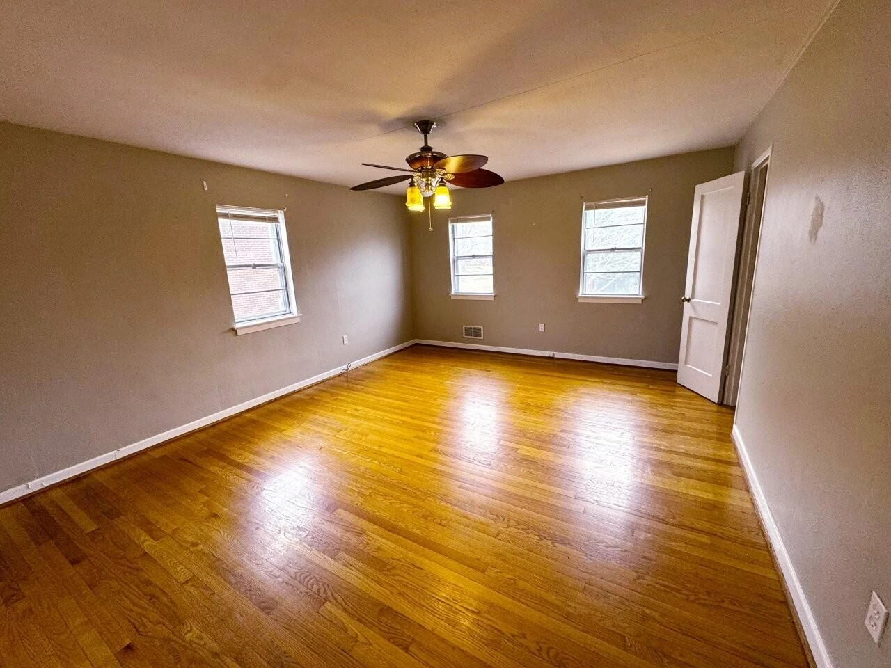 1811 Windsor AVE - Photo 11