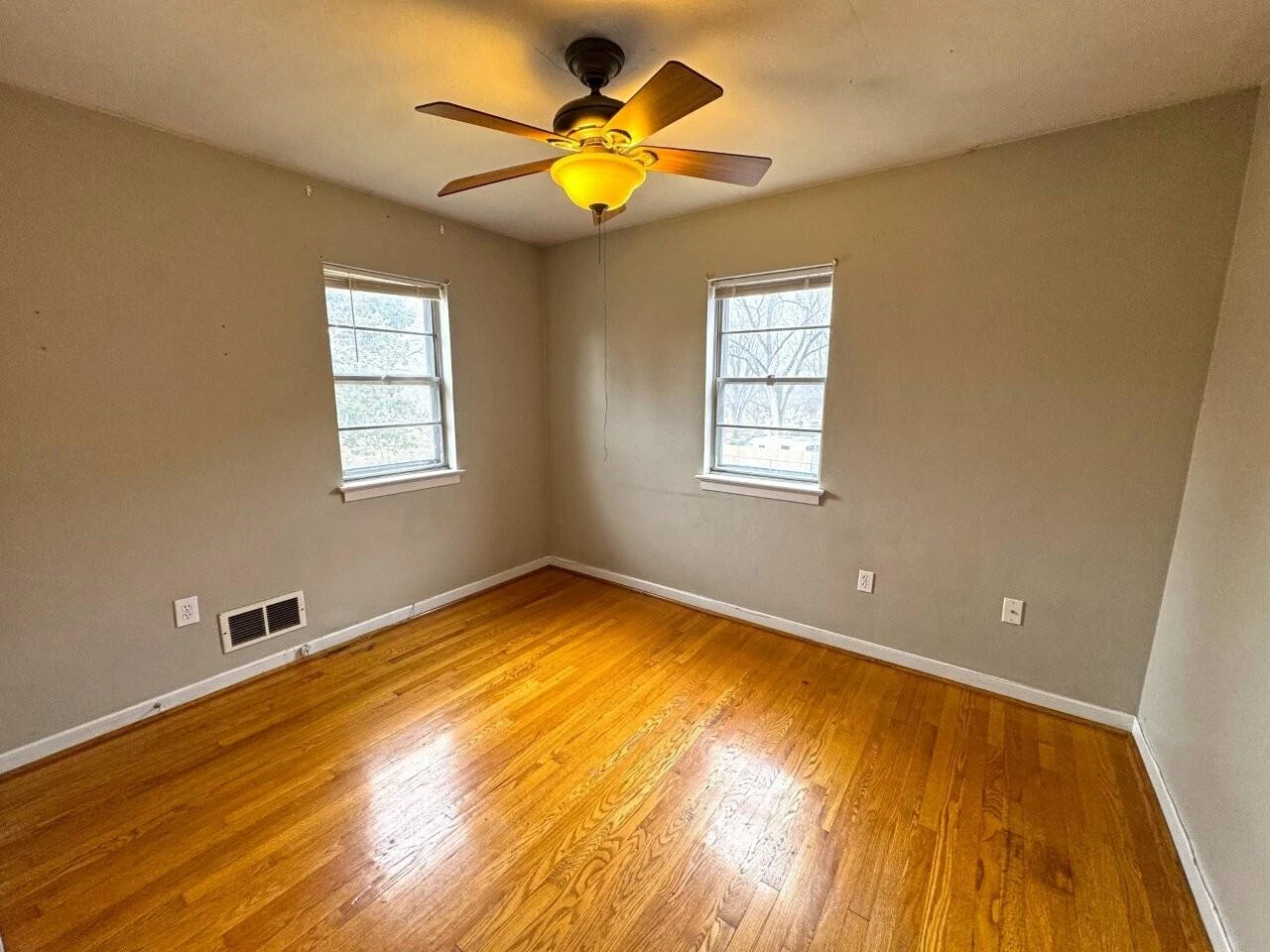 1811 Windsor AVE - Photo 12