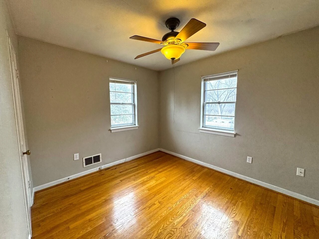 1811 Windsor AVE - Photo 16