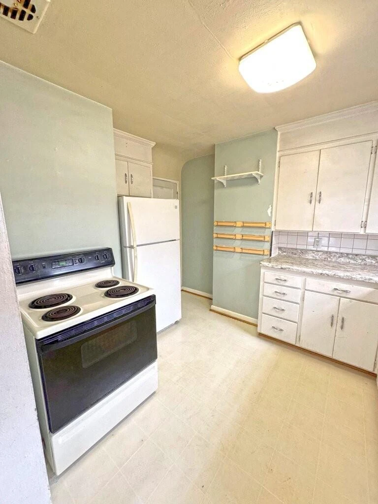 1811 Windsor AVE - Photo 3