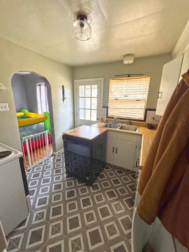 1811 Windsor AVE - Photo 30