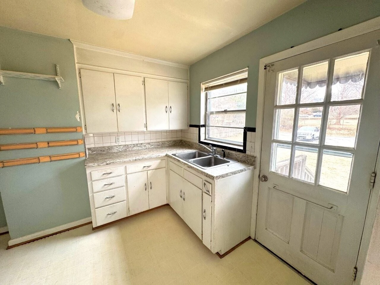 1811 Windsor AVE - Photo 4