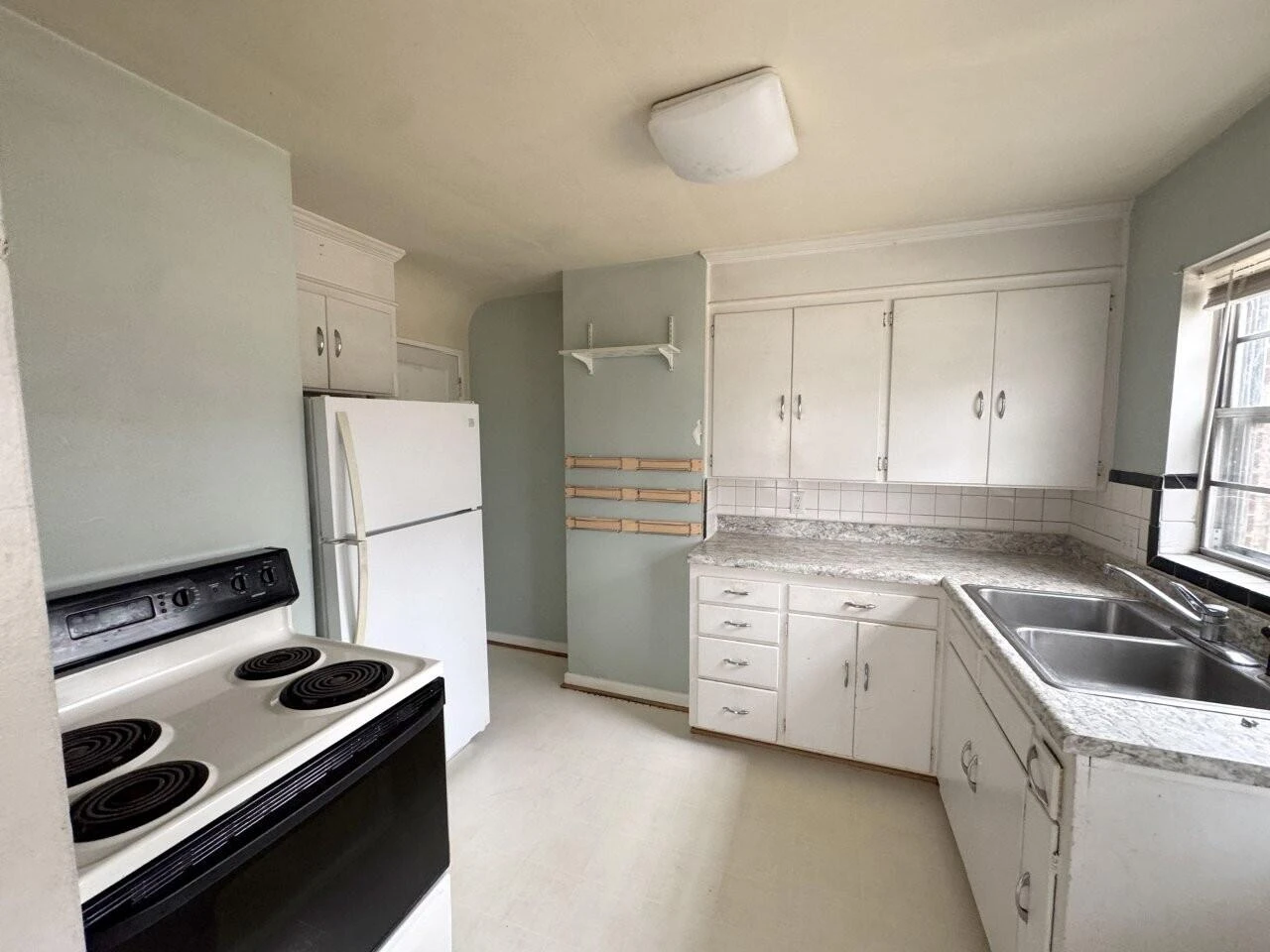 1811 Windsor AVE - Photo 5