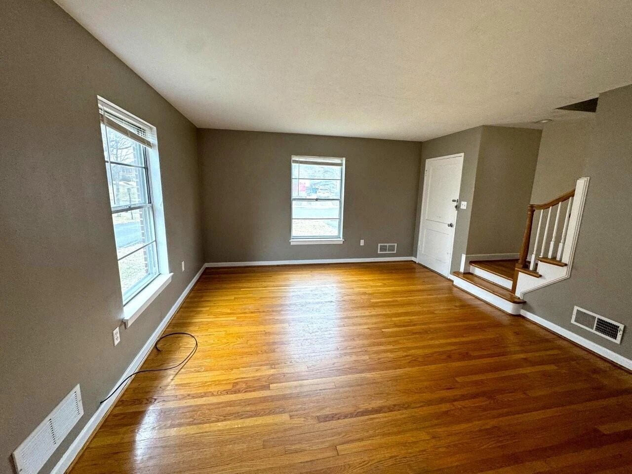 1811 Windsor AVE - Photo 7