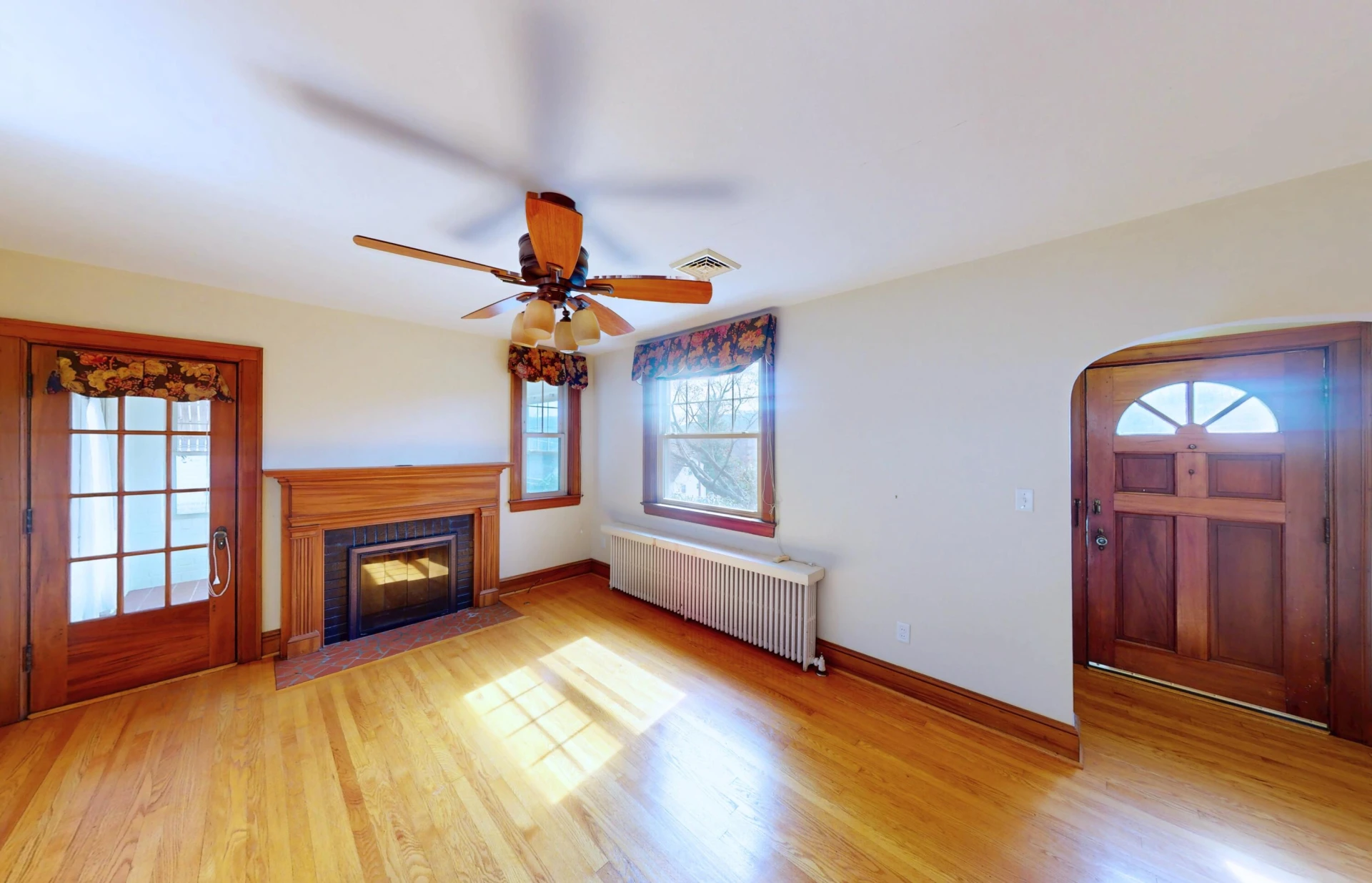 815 Windsor AVE - Photo 10