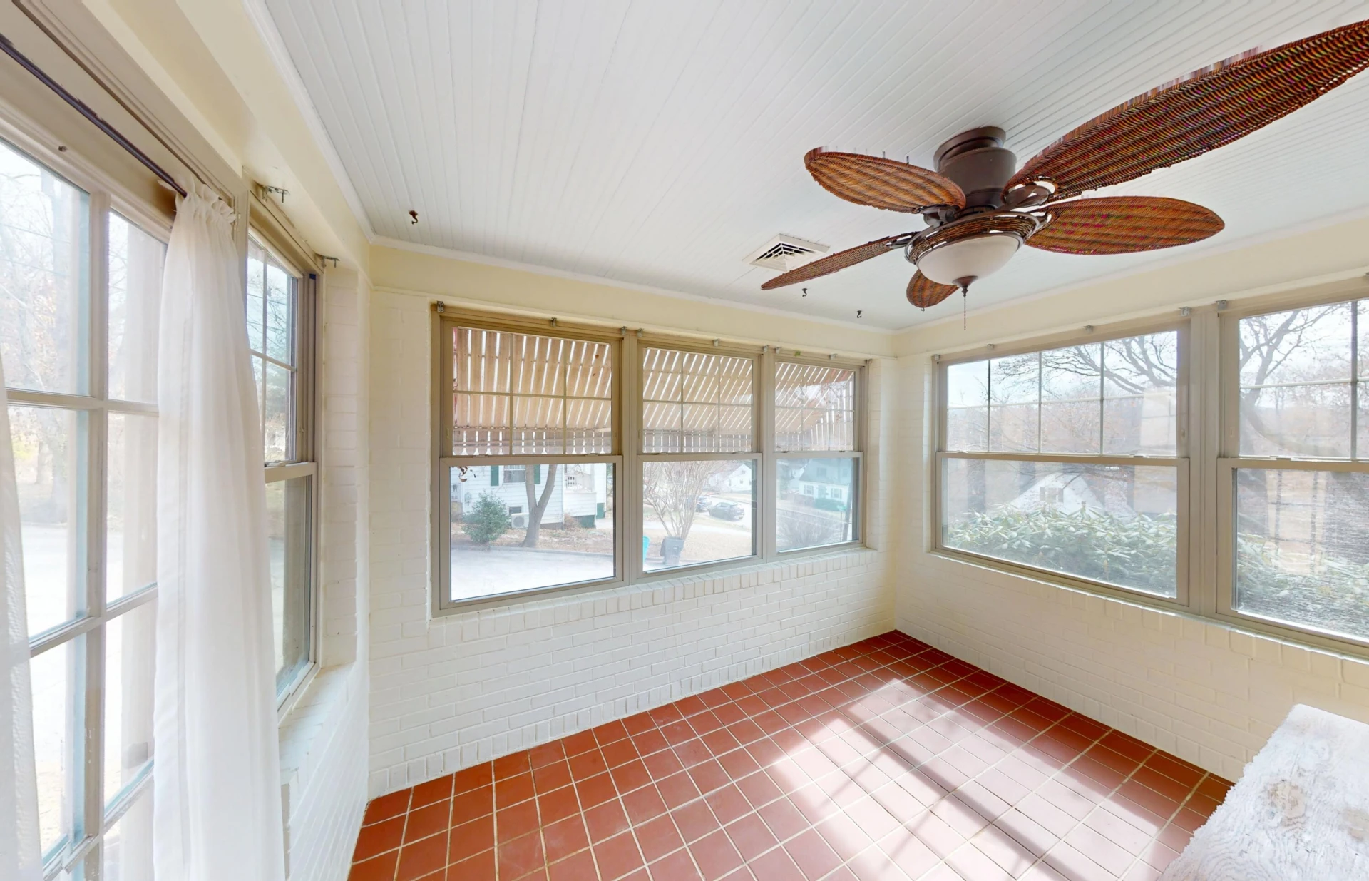 815 Windsor AVE - Photo 12