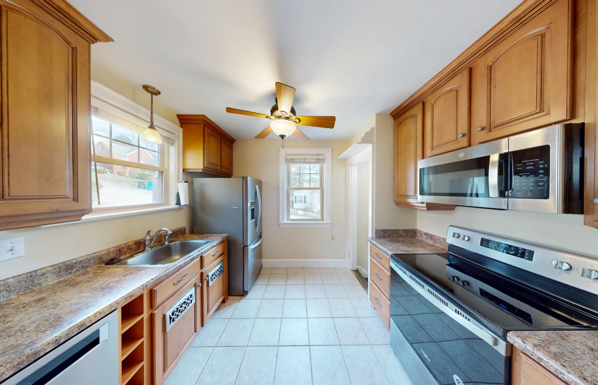 815 Windsor AVE - Photo 14