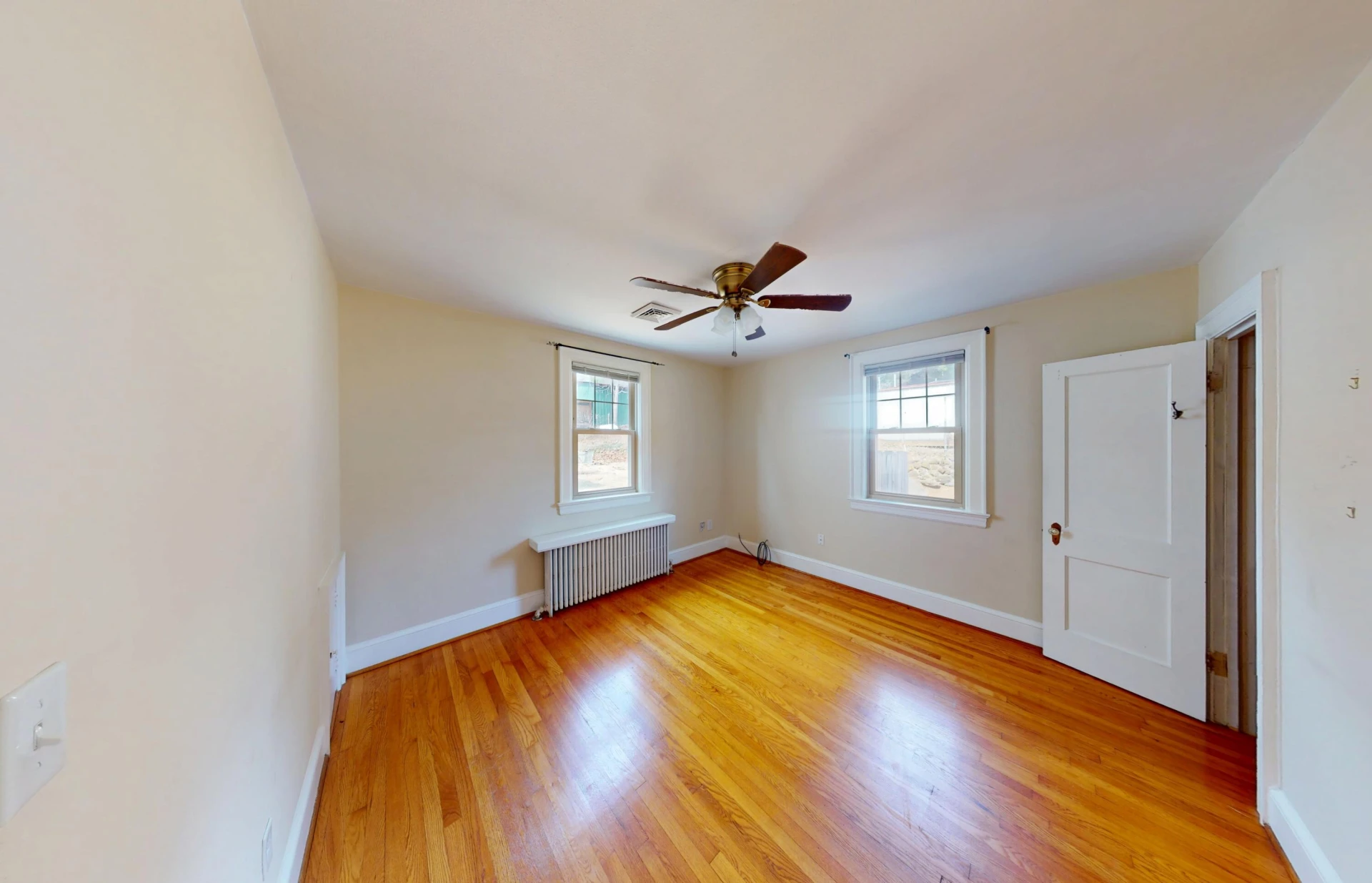 815 Windsor AVE - Photo 17