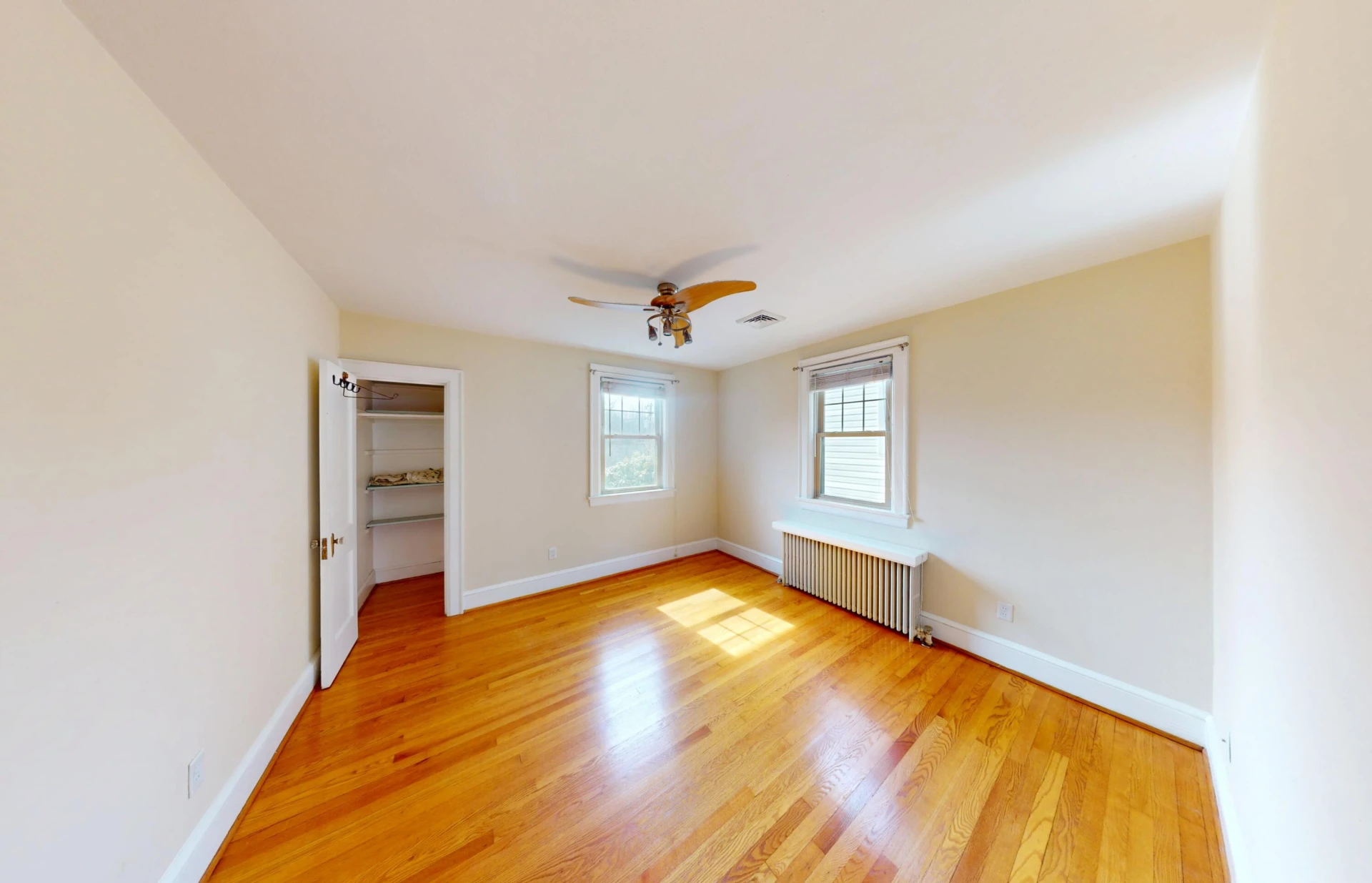815 Windsor AVE - Photo 18