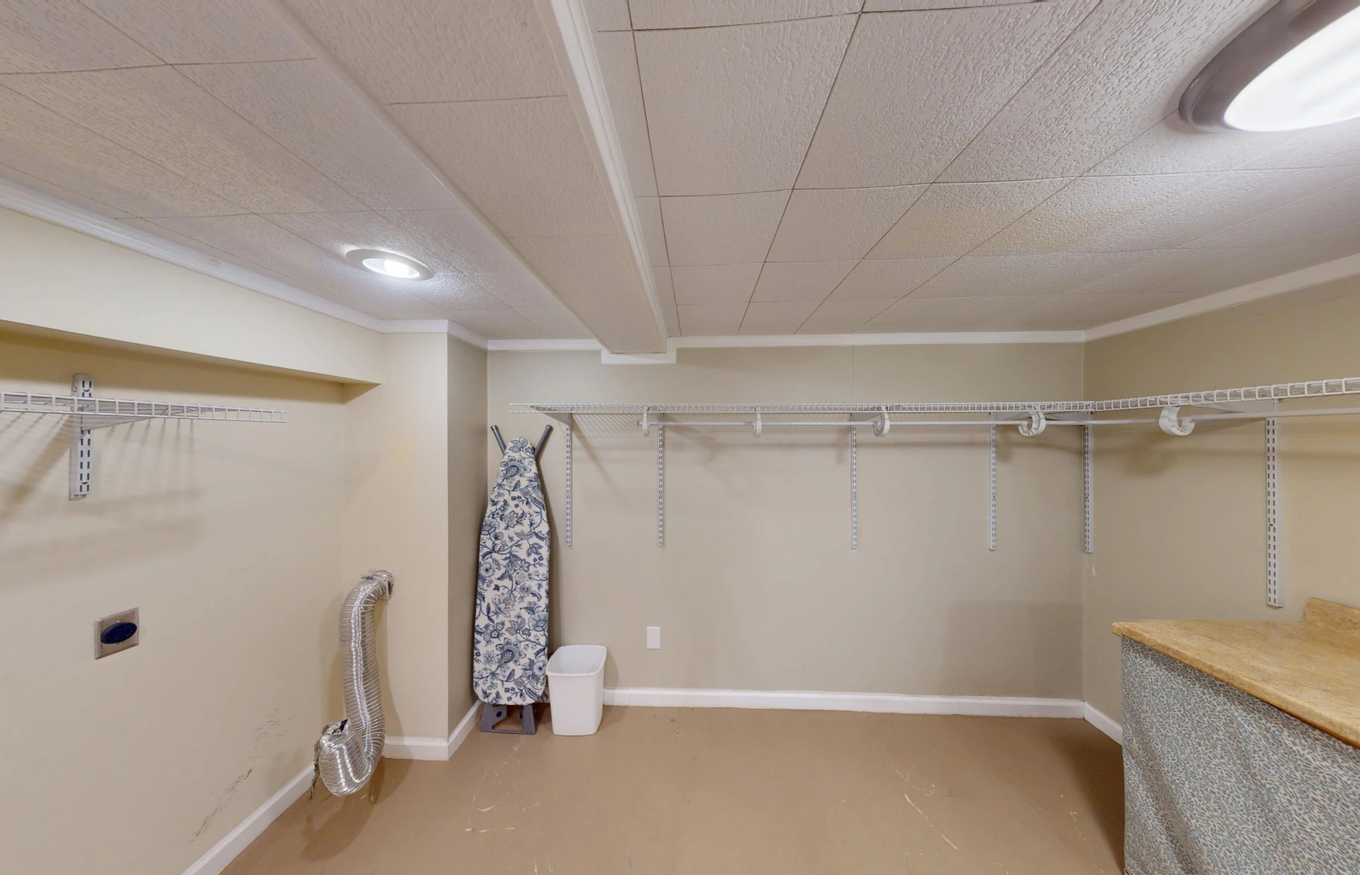 815 Windsor AVE - Photo 24
