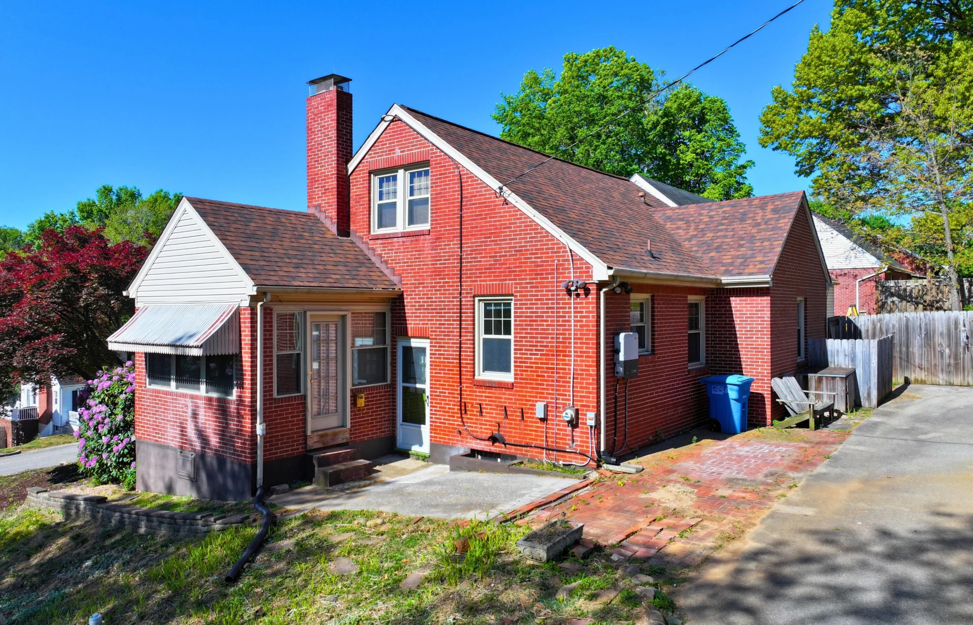 815 Windsor AVE - Photo 3