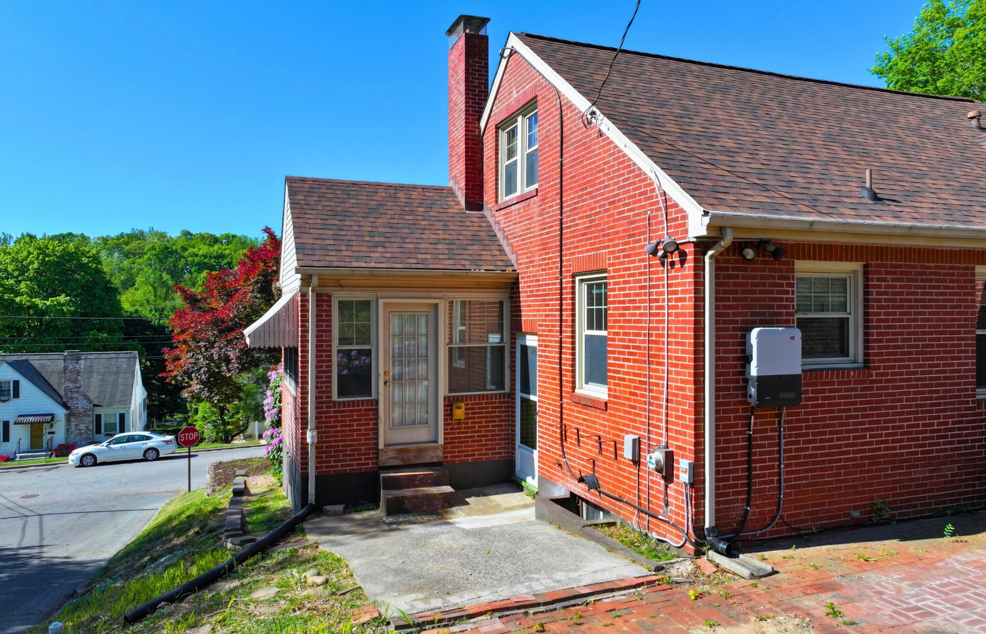 815 Windsor AVE - Photo 4