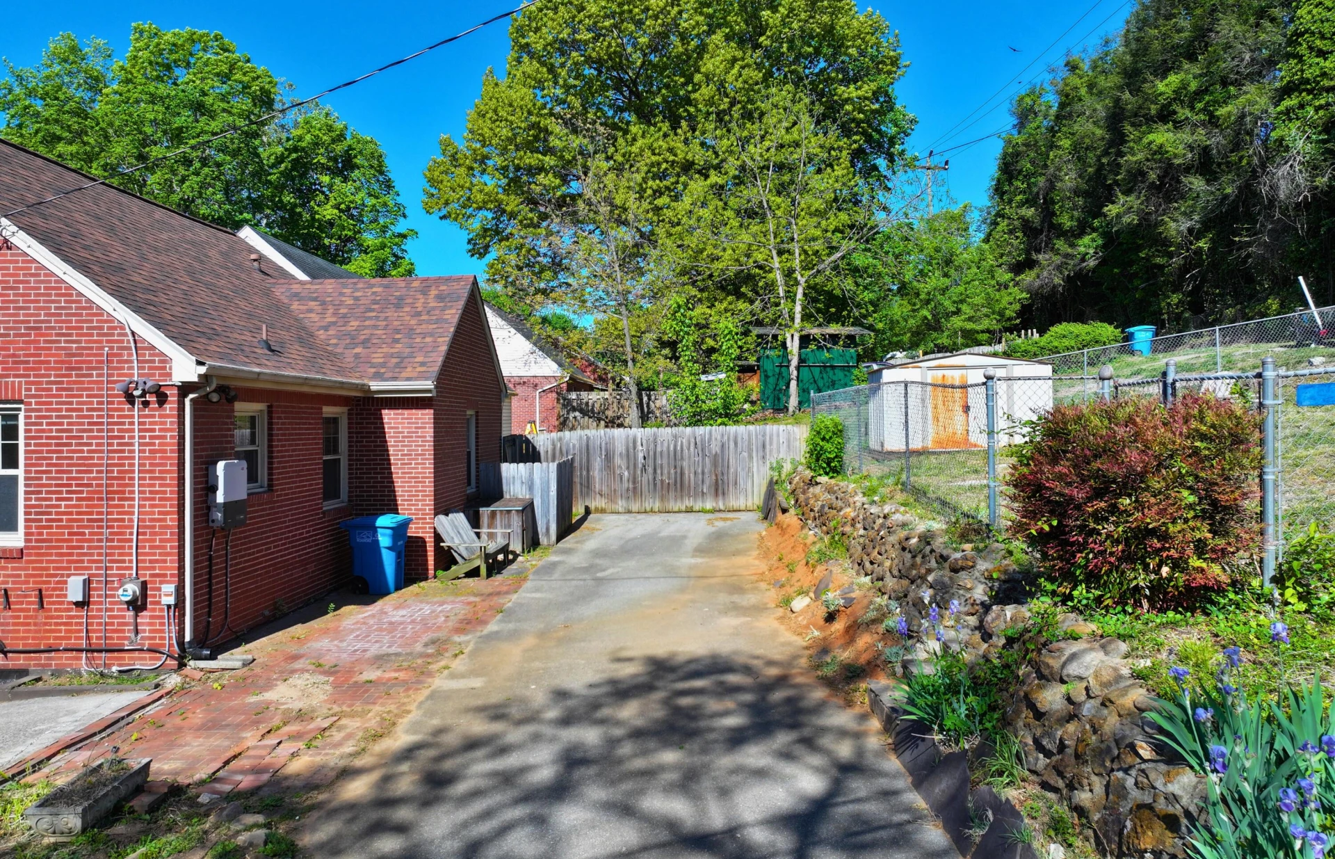 815 Windsor AVE - Photo 5