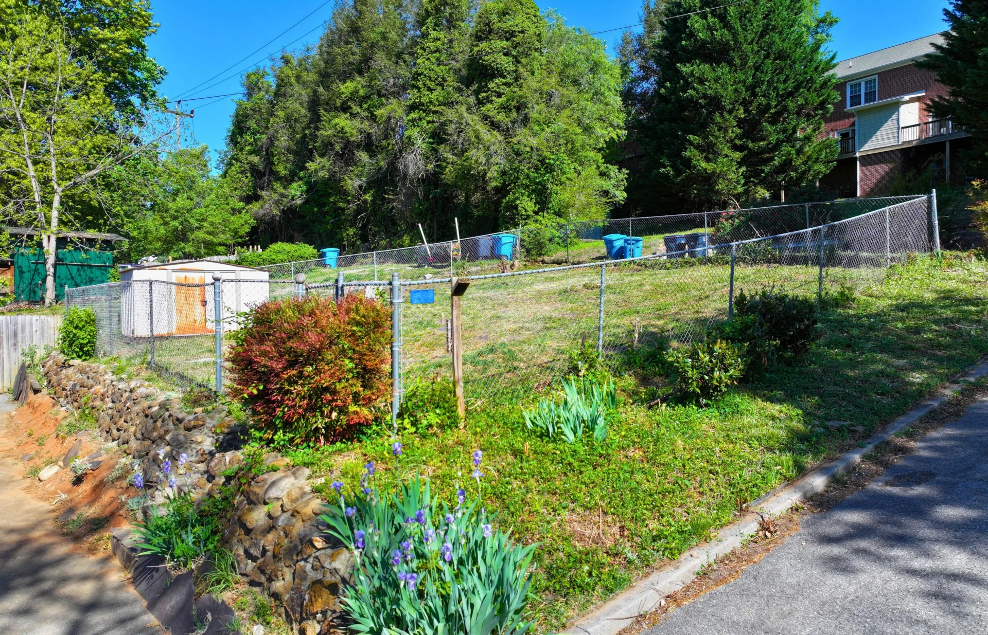 815 Windsor AVE - Photo 6