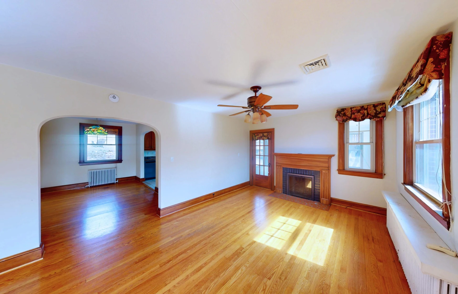 815 Windsor AVE - Photo 9