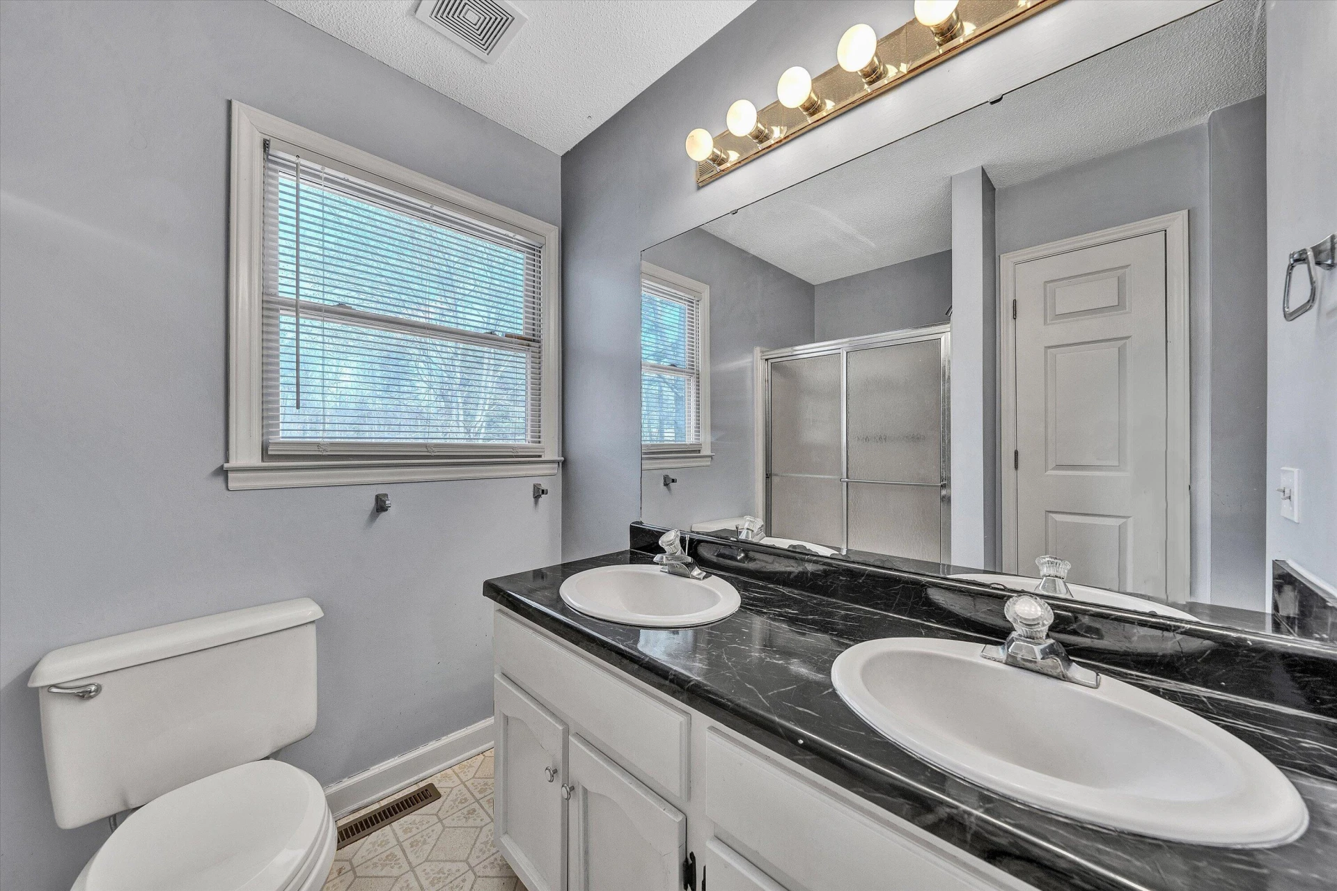 380 Countrywood LN - Photo 33