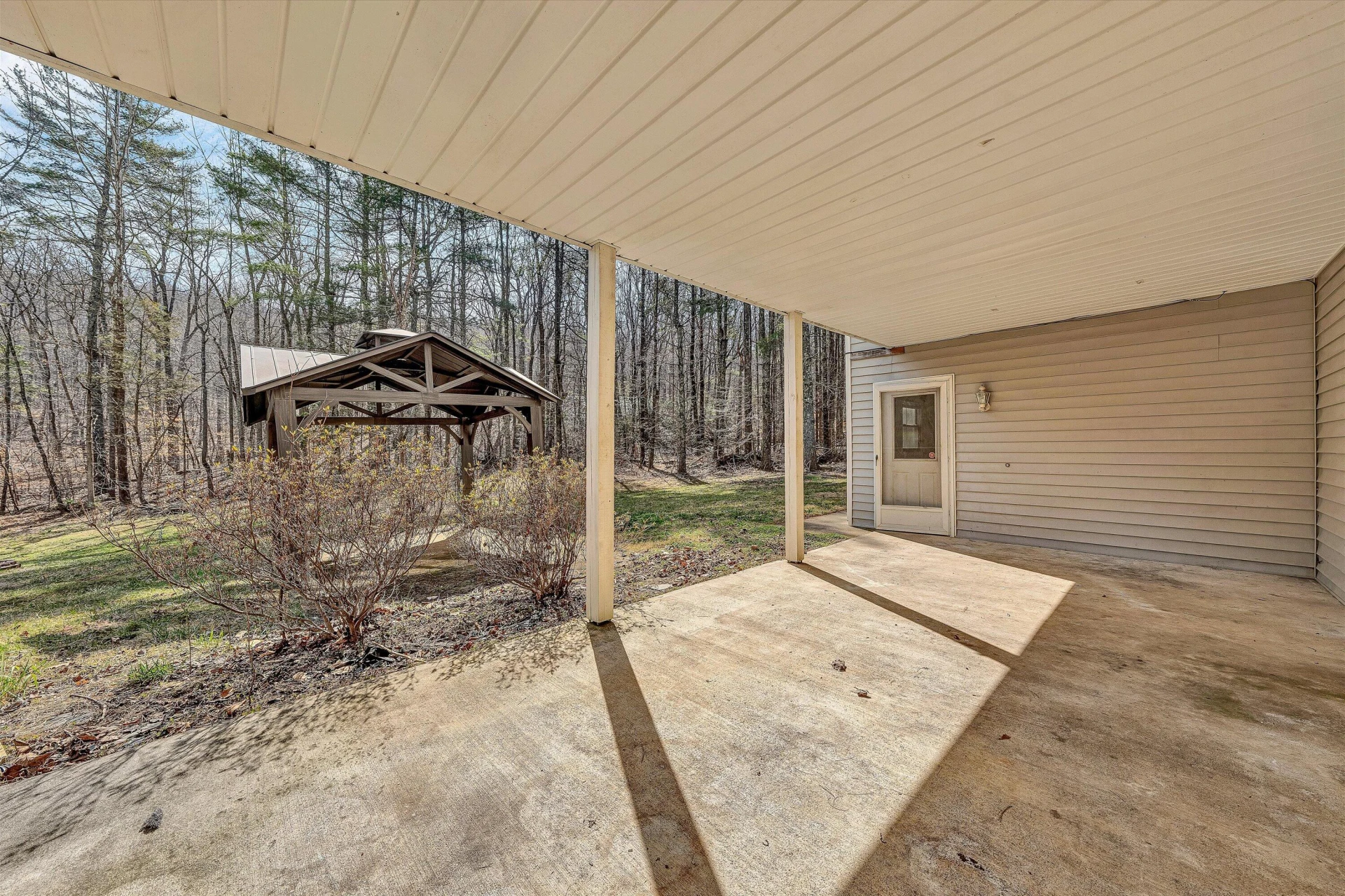 380 Countrywood LN - Photo 47