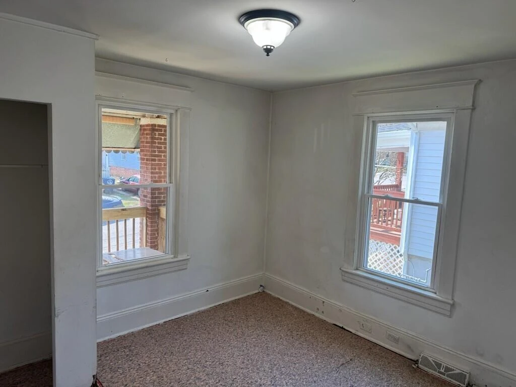 1144 Tompkins AVE - Photo 11