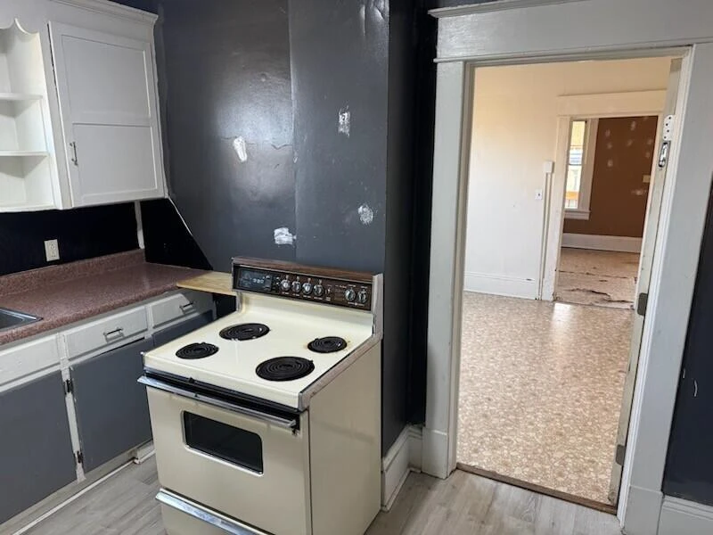 1144 Tompkins AVE - Photo 16