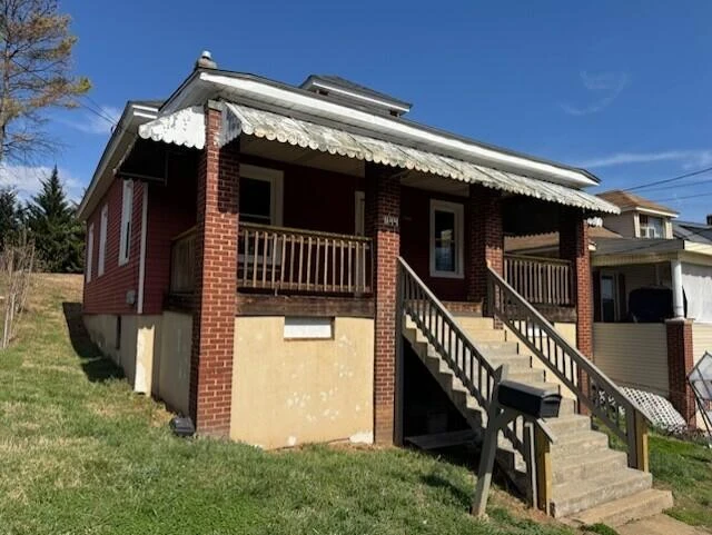 1144 Tompkins AVE - Photo 3