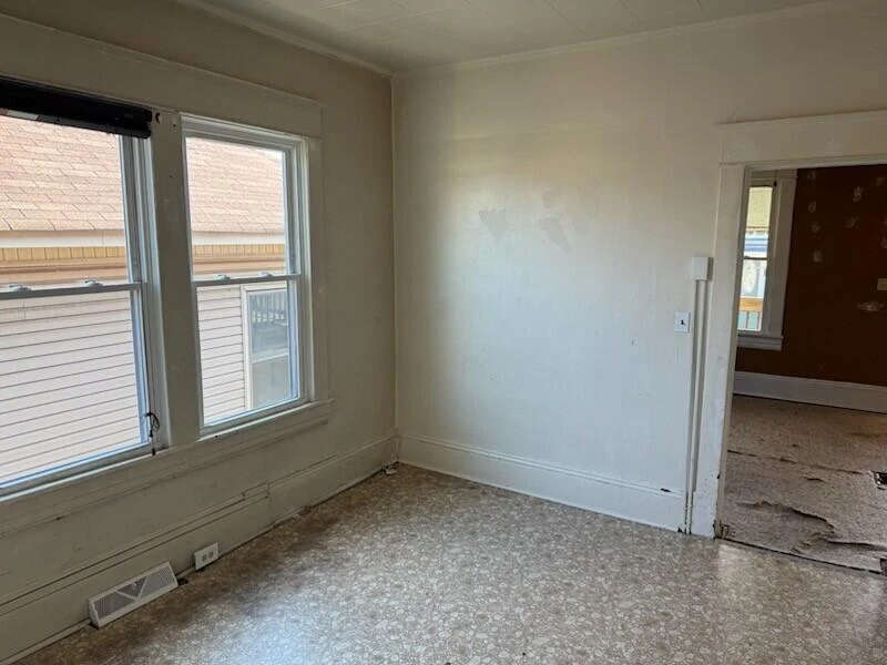 1144 Tompkins AVE - Photo 9
