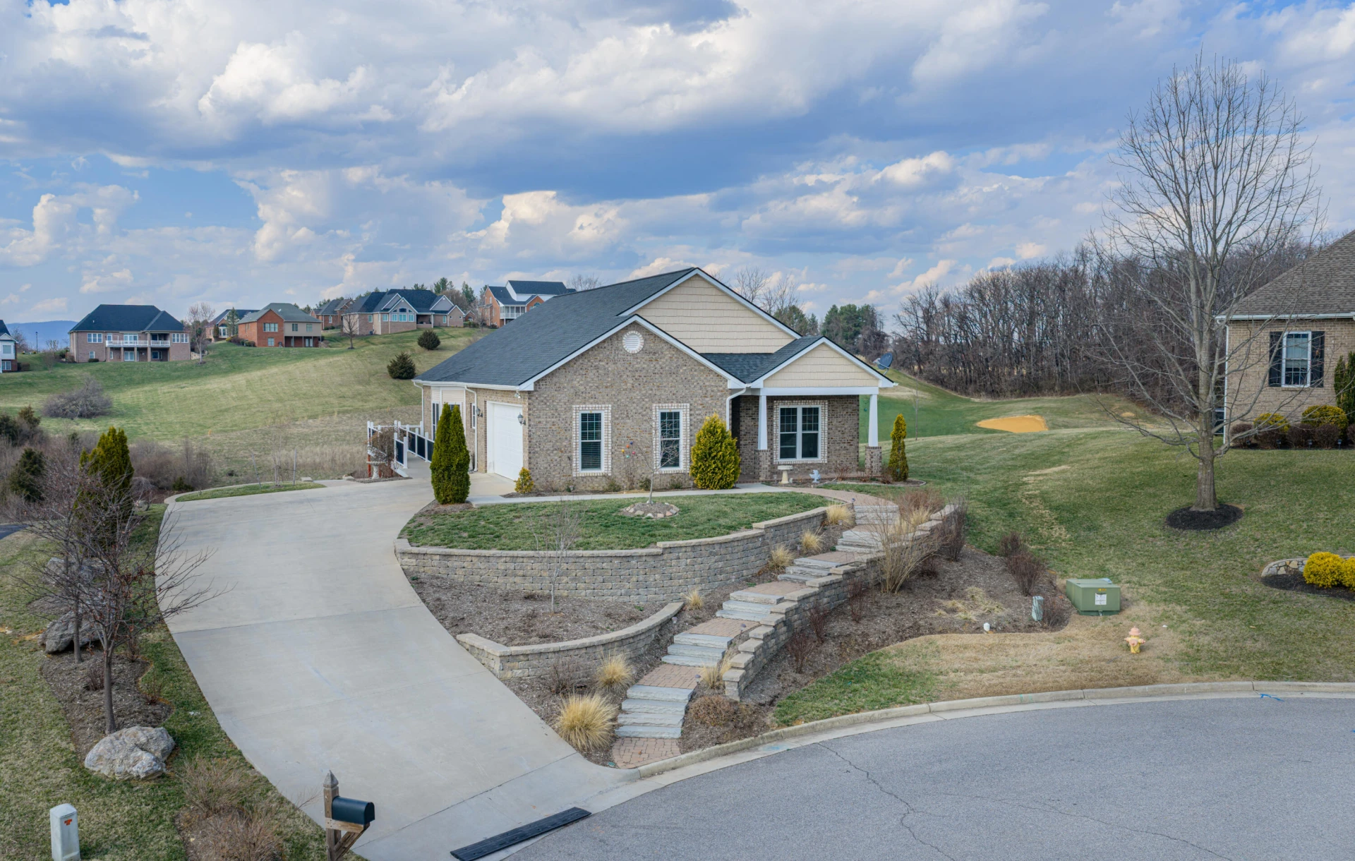 45 Fairway CT