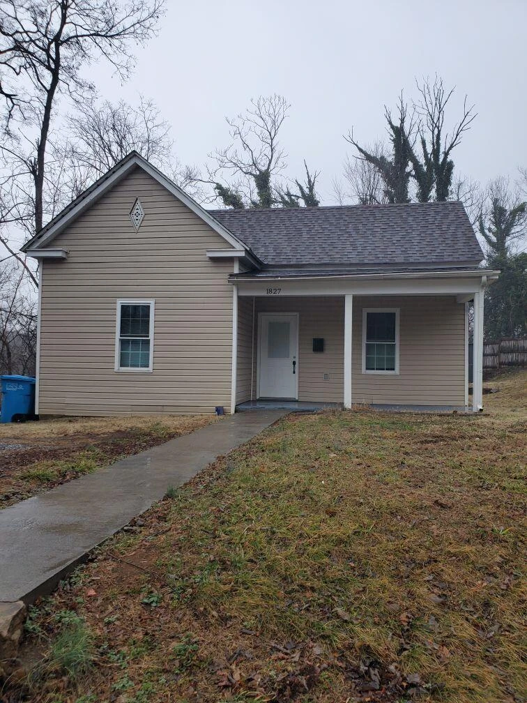 1827 Roanoke AVE