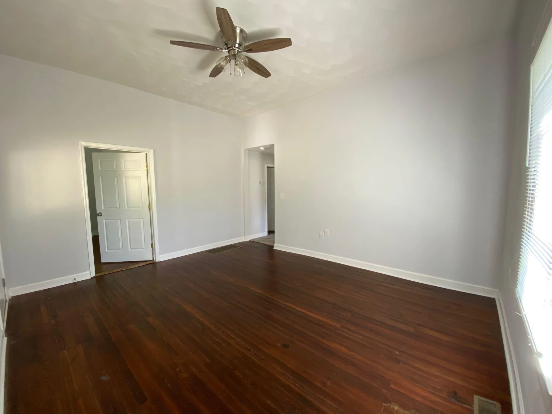 1827 Roanoke AVE - Photo 14