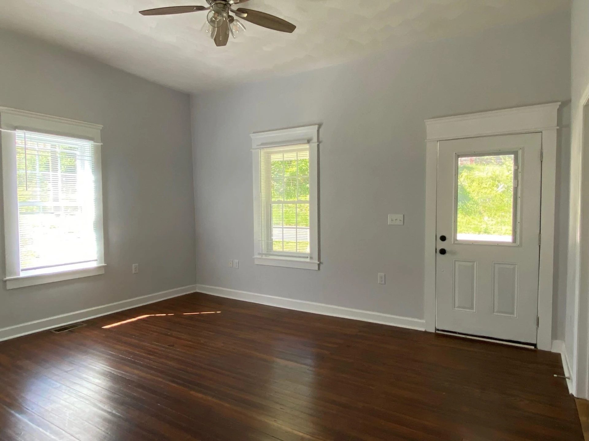 1827 Roanoke AVE - Photo 18