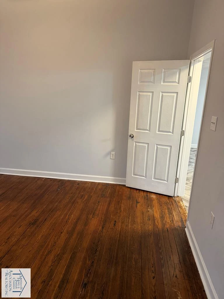 1827 Roanoke AVE - Photo 2