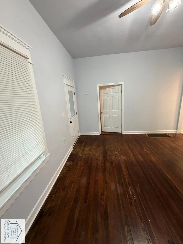 1827 Roanoke AVE - Photo 3