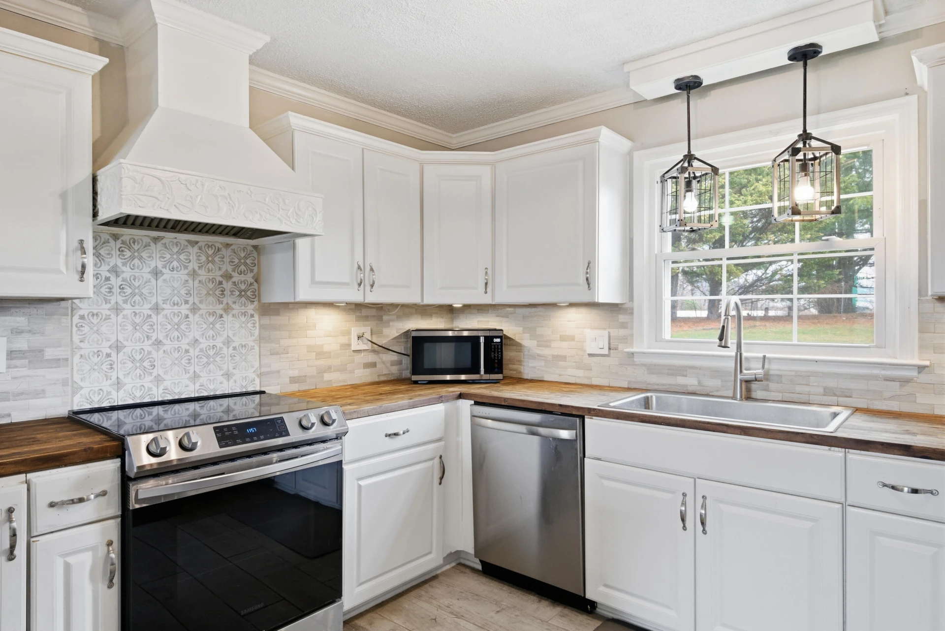 1270 Crestview DR - Photo 17