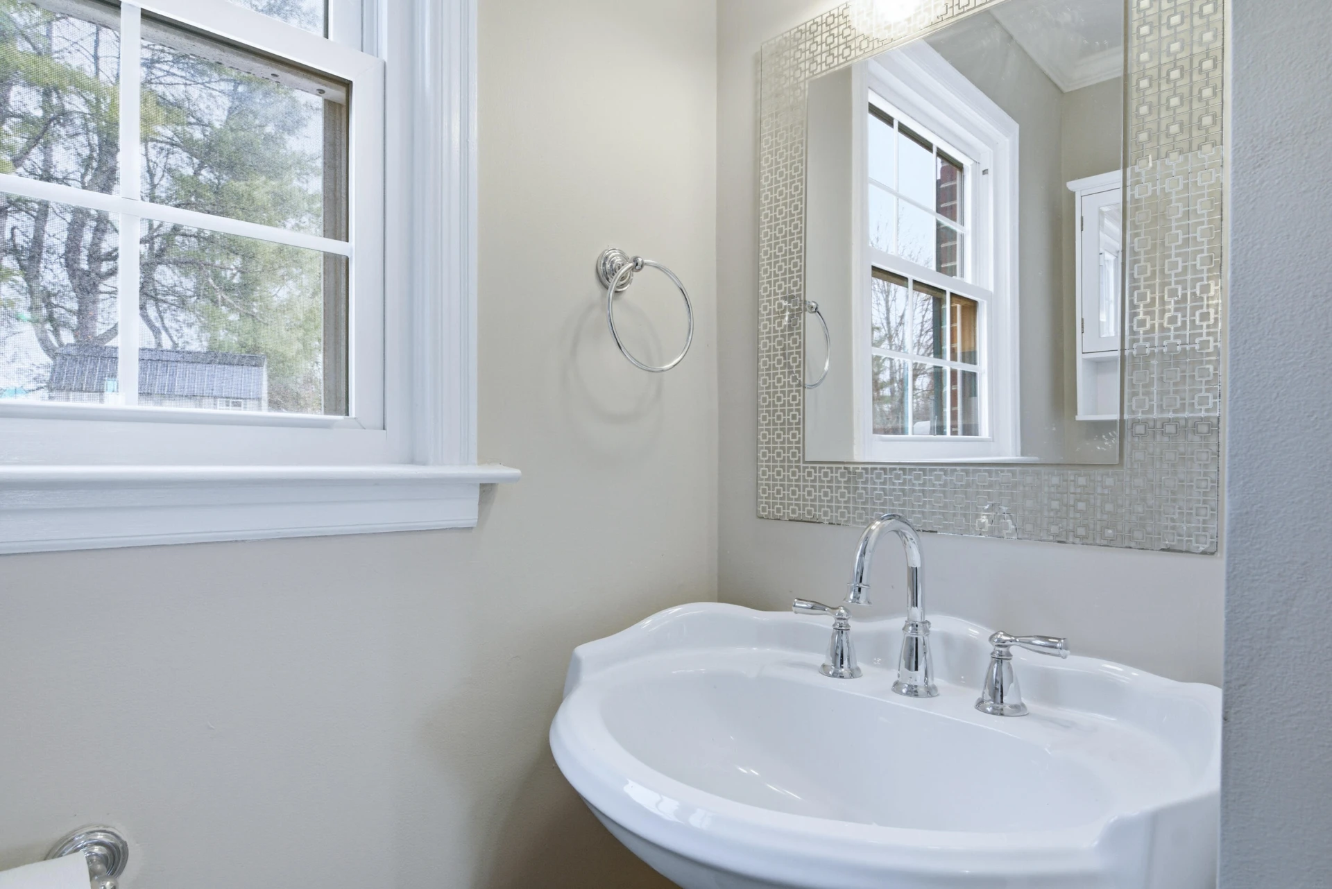 1270 Crestview DR - Photo 32