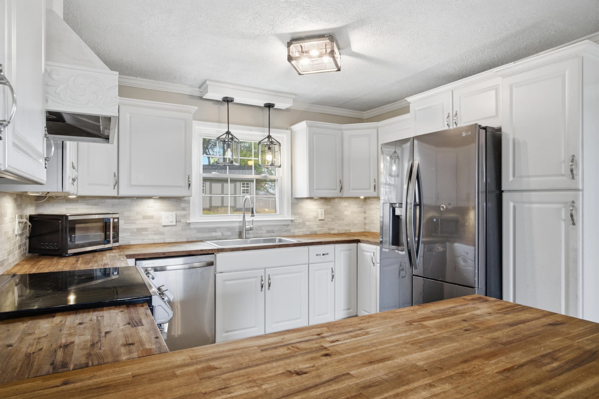 1270 Crestview DR - Photo 7