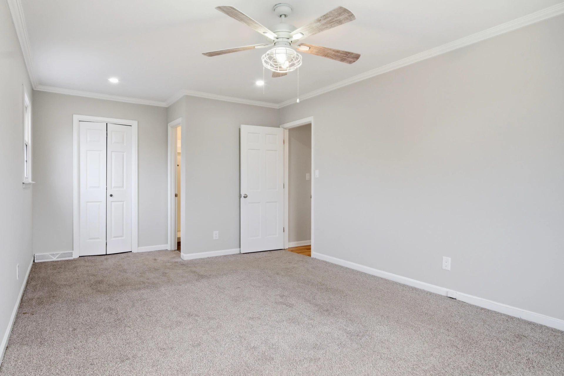 1270 Crestview DR - Photo 44