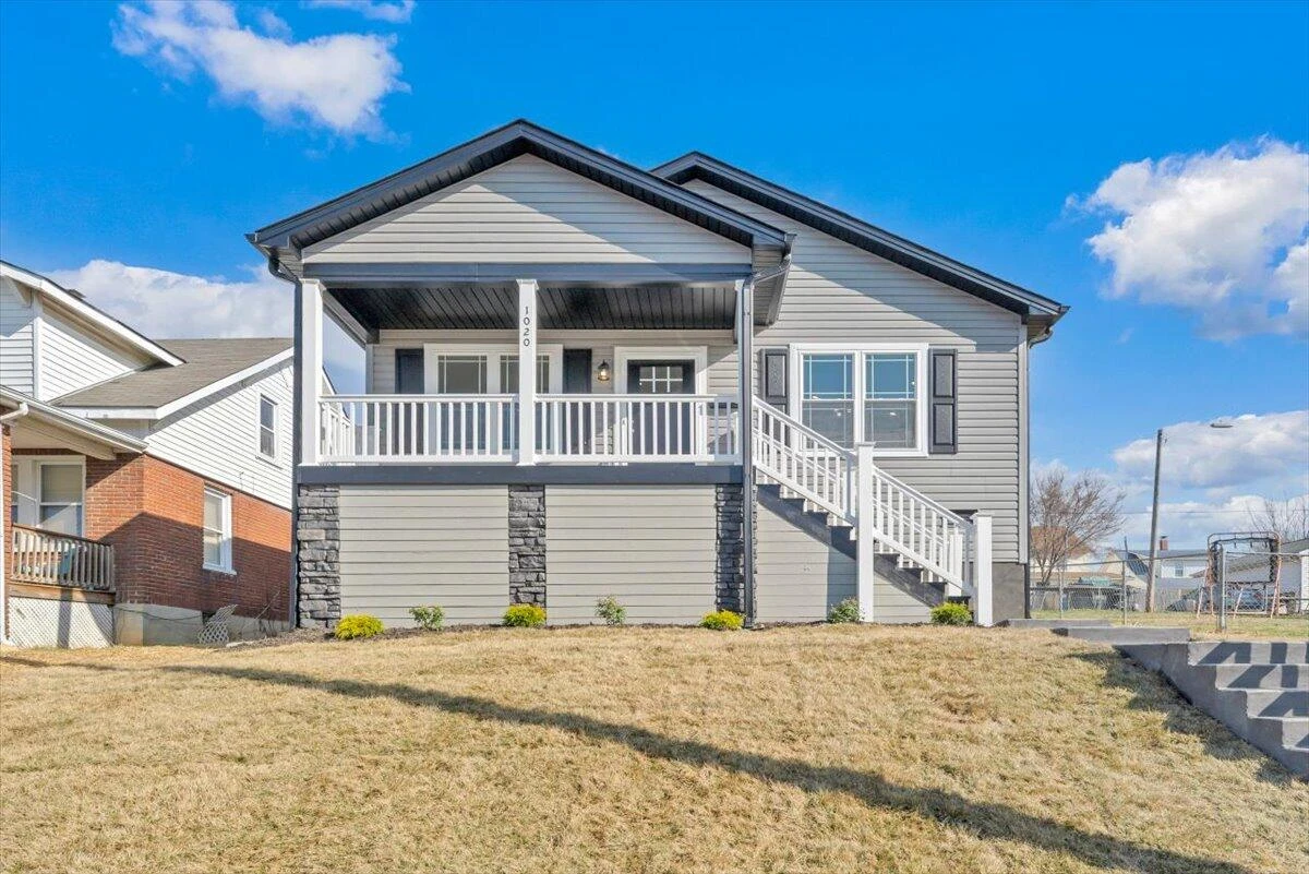 1018 Morehead AVE
