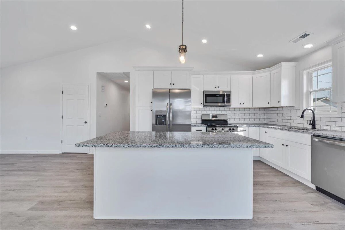 1018 Morehead AVE - Photo 11