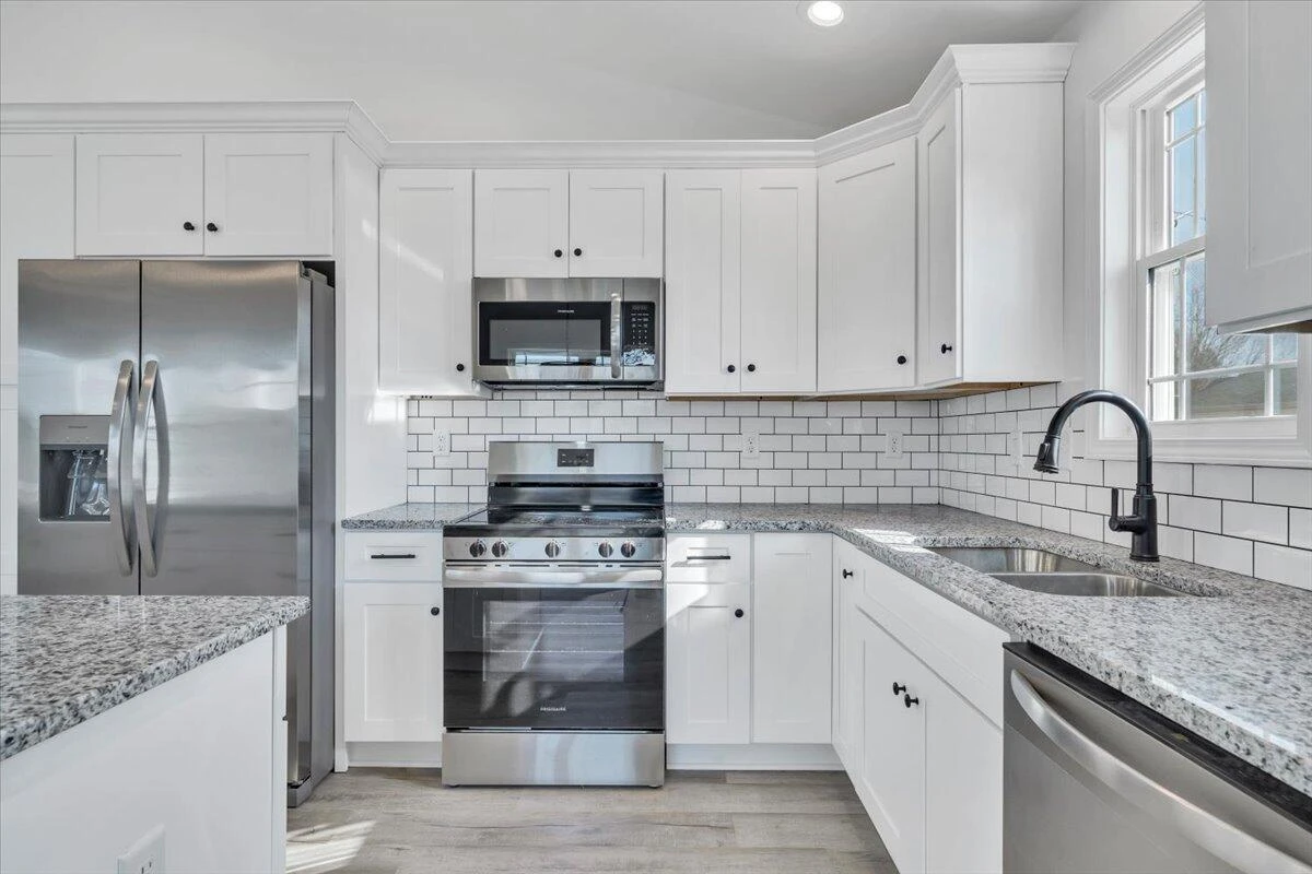 1018 Morehead AVE - Photo 13