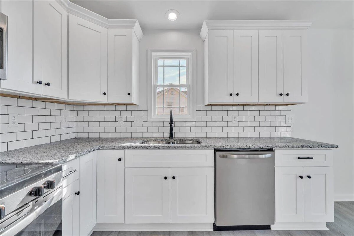 1018 Morehead AVE - Photo 14