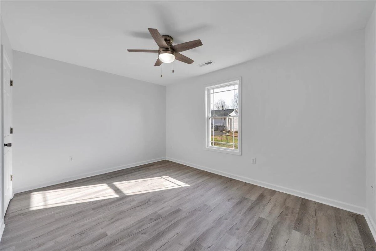 1018 Morehead AVE - Photo 15