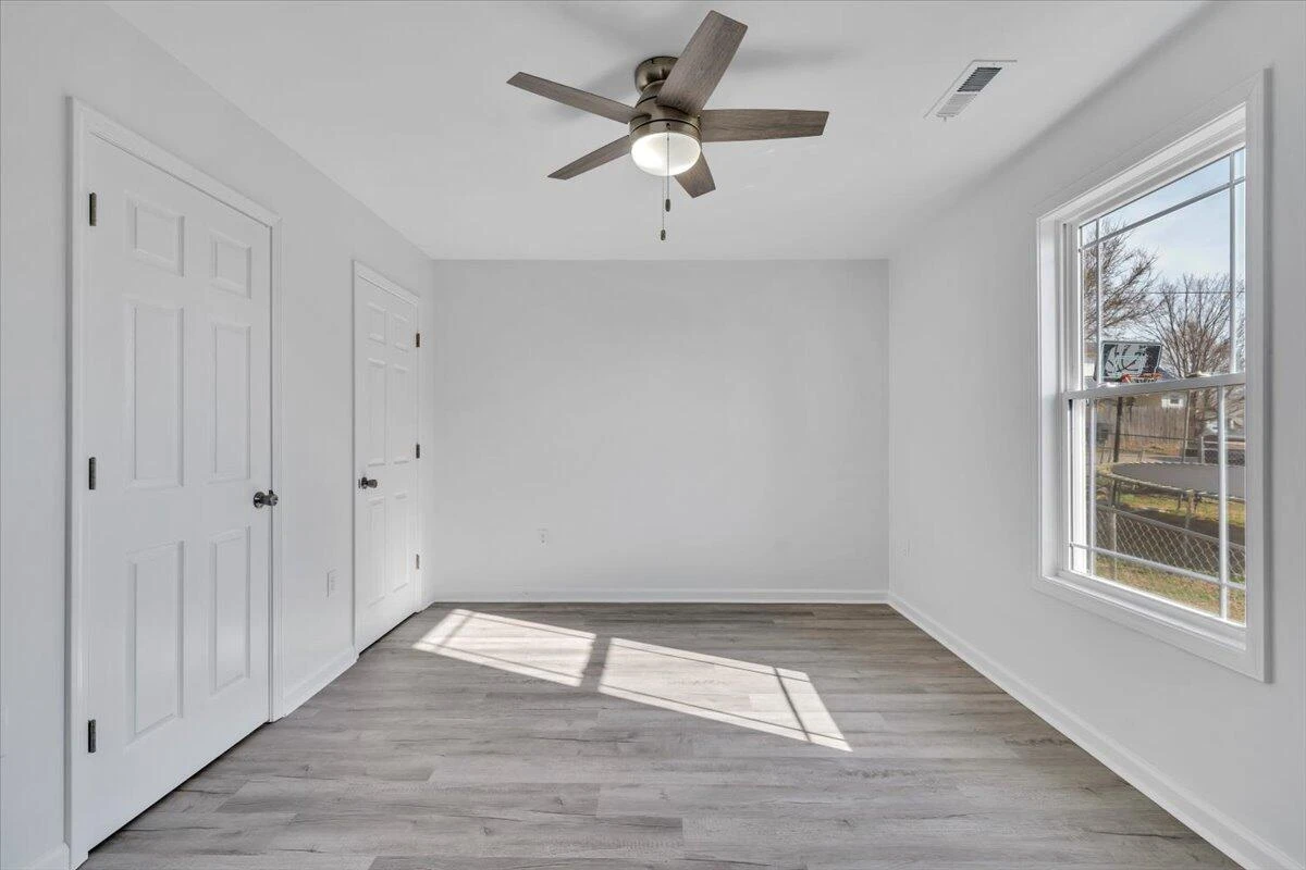 1018 Morehead AVE - Photo 16